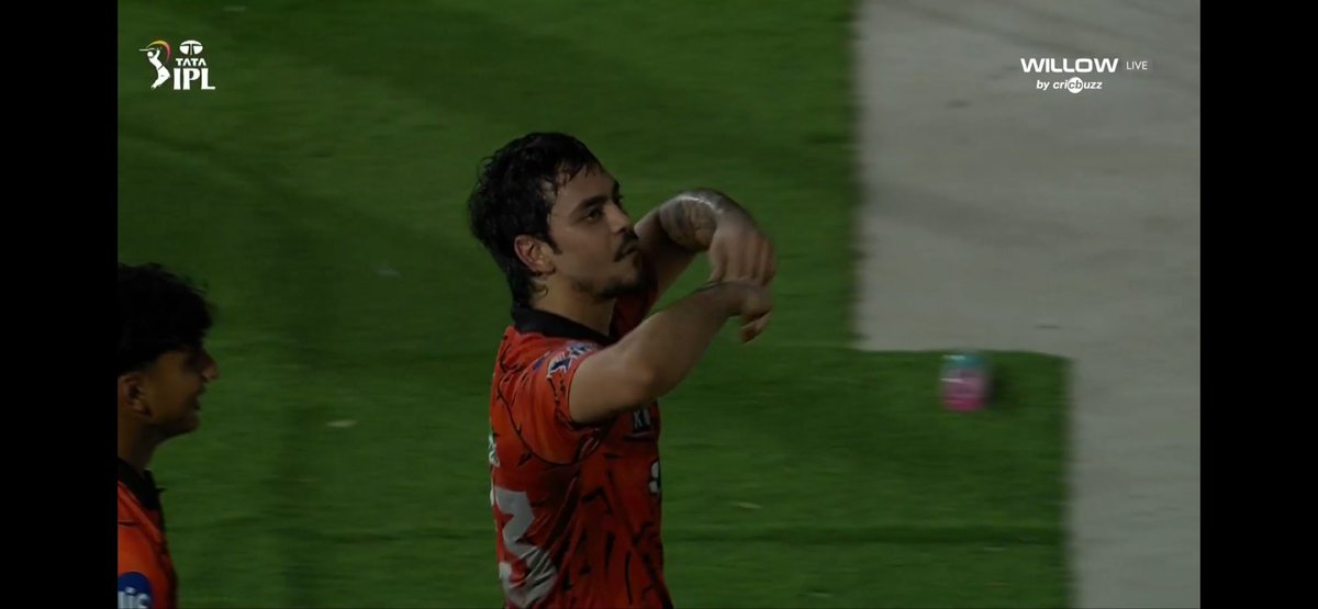 DheerajSaketh's tweet photo. Ishan Kishan gaa 😂😂🤣🤣 csk fans ni dengey mani annadu😂😂. https://t.co/Xm2H6AiTQo