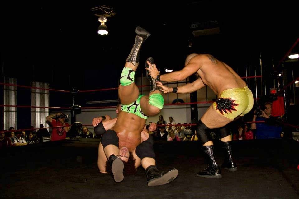 wresadam's tweet photo. Pro Wrestling Tag Team Action - love some double teaming!!!
#prowrestling #wrestlers #prowrestlers #wrestlingfetish #gaywrestling #hot #trunks #bulge #bulgemen #gay #thicc #gayprowrestling #muscle #tagteam #doubleteam https://t.co/K43fMyPfTp