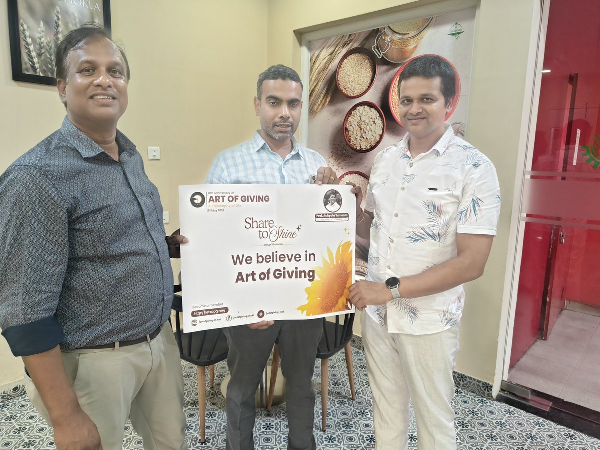 KSonyReddy's tweet photo. Art of Giving knows no boundaries- it can begin anywhere, with anyone, through one kind act. Glad to be part of this year’s Share to Shine celebration with the KIIT &amp; KISS family.
#ShareToShine #ArtOfGiving #AchyutaSamanta #KIIT #KISS https://t.co/V4NPNalzHD