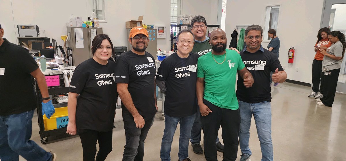 SamsungAustin's tweet photo. #MondayMotivation: Our Customer Quality team used their Volunteer Time Off to help @CTXFoodBank. They helped sort and pack food for families in need. Thank you to everyone who volunteered and gave back! #WeChipIn
Learn more about our volunteer time off: https://t.co/o5h3jFCeLA https://t.co/KRuU5QMmvv