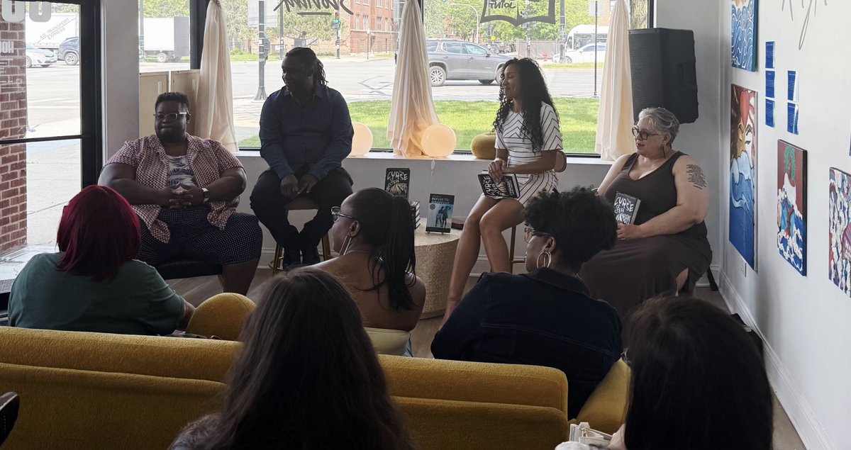 tamikathompson's tweet photo. My discussion with @tarabetts, Alex Jennings, and @LPKindred was powerful. I'm grateful to @DaBookJoint for holding space as well as to everyone who came out to see us.

More photos in comments.

#thecurseofhestergardens #tamikathompson #indiebookstore #books #horror #booktour https://t.co/uwve5i5CuR