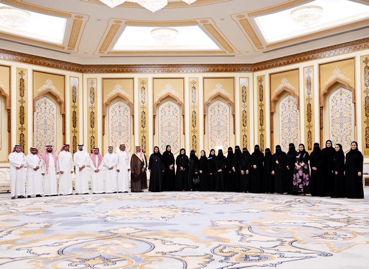 ShuraCouncil_SA's tweet photo. وفد من طلاب وطالبات برنامج الماجستير التنفيذي في تحليل بيانات الأعمال بجامعة الملك سعود، يزور #مجلس_الشورى حيث اطلعوا خلال الزيارة على نظام المجلس وآلية عمله، كما قام الوفد بجولة في أروقة وقاعات المجلس، وحضر الوفد جانباً من جلسة مجلس الشورى. https://t.co/Zrw2QZlkTo