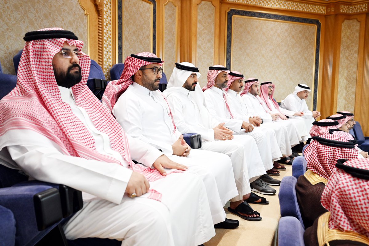 ShuraCouncil_SA's tweet photo. وفد من طلاب وطالبات برنامج الماجستير التنفيذي في تحليل بيانات الأعمال بجامعة الملك سعود، يزور #مجلس_الشورى حيث اطلعوا خلال الزيارة على نظام المجلس وآلية عمله، كما قام الوفد بجولة في أروقة وقاعات المجلس، وحضر الوفد جانباً من جلسة مجلس الشورى. https://t.co/Zrw2QZlkTo