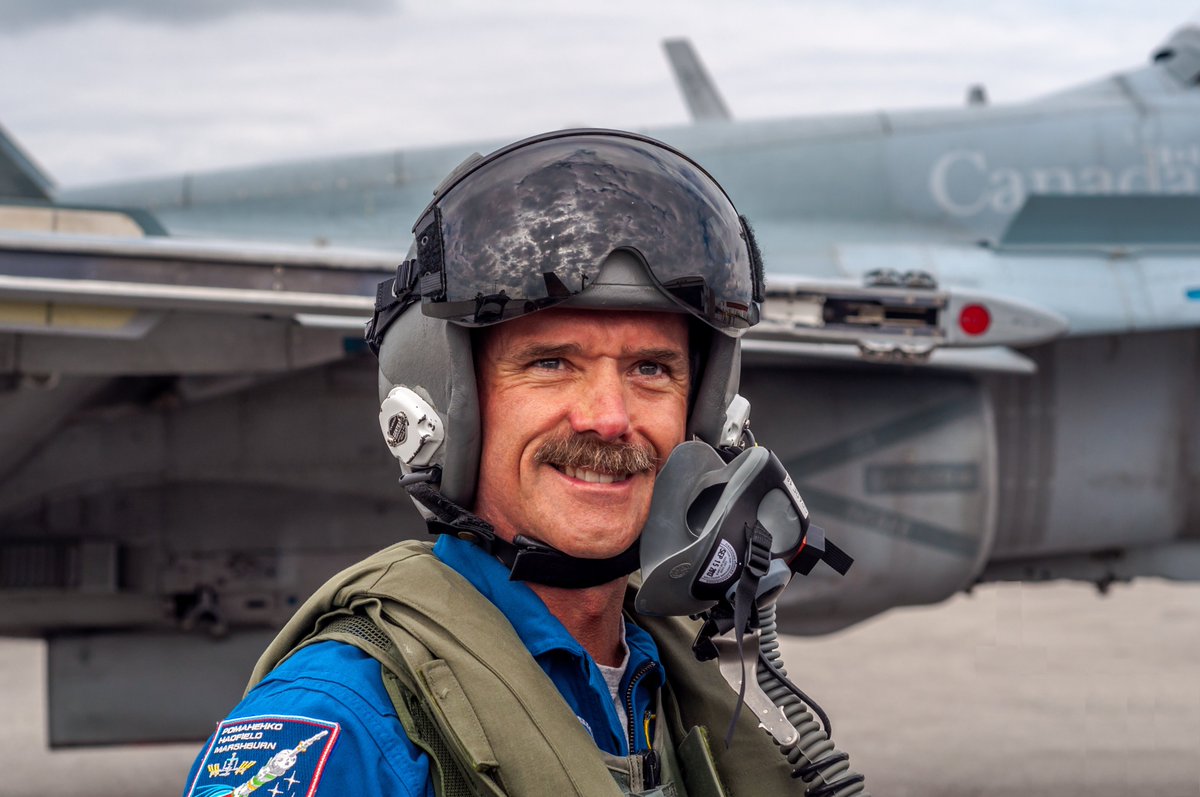 Chris Hadfield tweet media