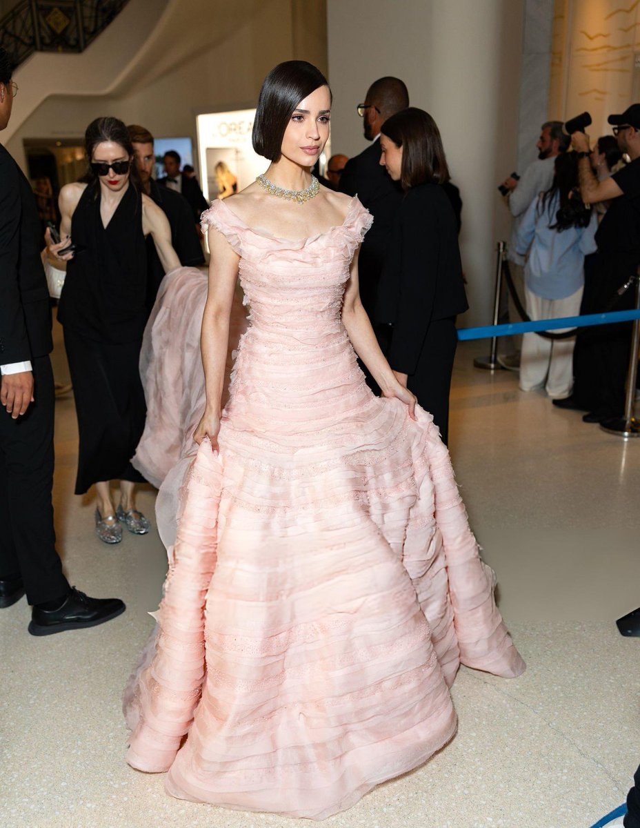 8_of_swords_'s tweet photo. The most beautiful princess 🩷

Sofia Carson in Cannes https://t.co/lXVp4KyWYg