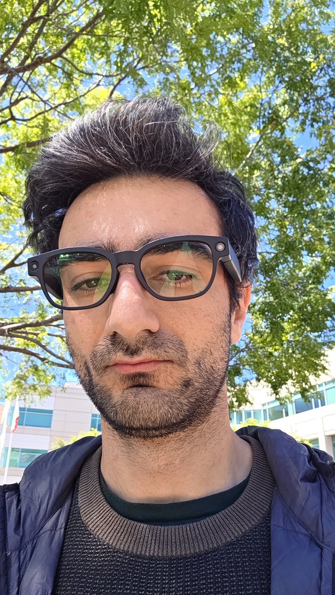 techfrenAJ's tweet photo. @MentraGlass @Meta They look decent.

Generally they feel cheaper than the Raybans

Buttons don't have nice click feel.

Speakers sound more tinny and also I think I have this weird defect which plays audio louder from the left speaker randomly https://t.co/bQ9k3WTljU