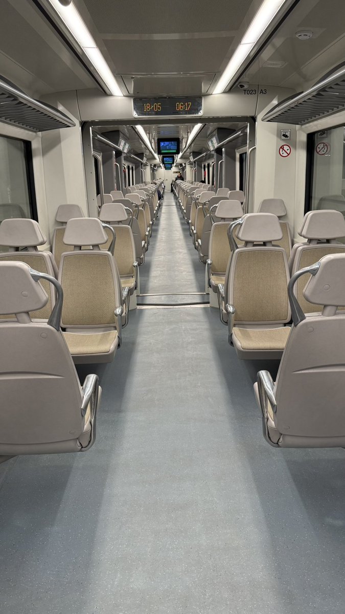 nowt26_'s tweet photo. 🚆 https://t.co/6yi9kYGlgL