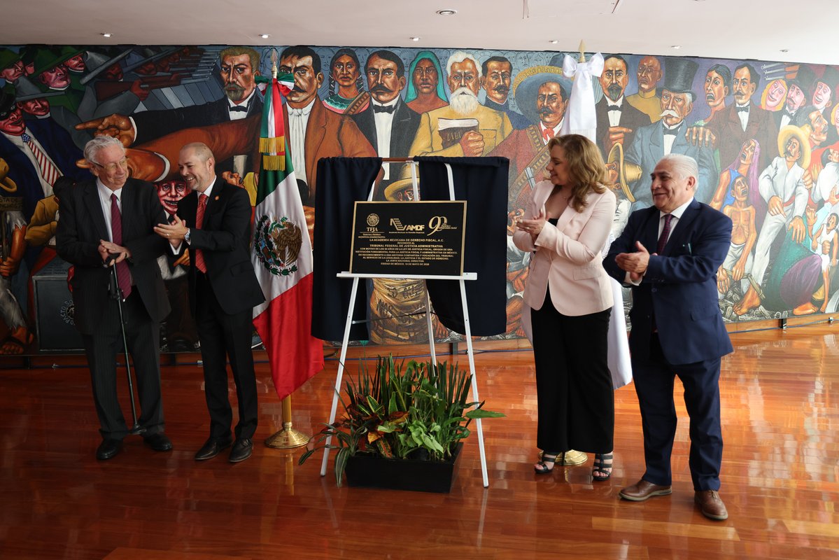 TFJAMexico's tweet photo. Agradecemos a la @AMDF4 la donación de la placa conmemorativa de los 90 Años del #TFJA.

A las y los integrantes de su Junta Nacional Directiva y de sus Academias les decimos que esa acción nos compromete aún más a trabajar para hacer posible el derecho de acceso a la #JusticiaAdministrativa.

#90AñosDeCompromisoSocial