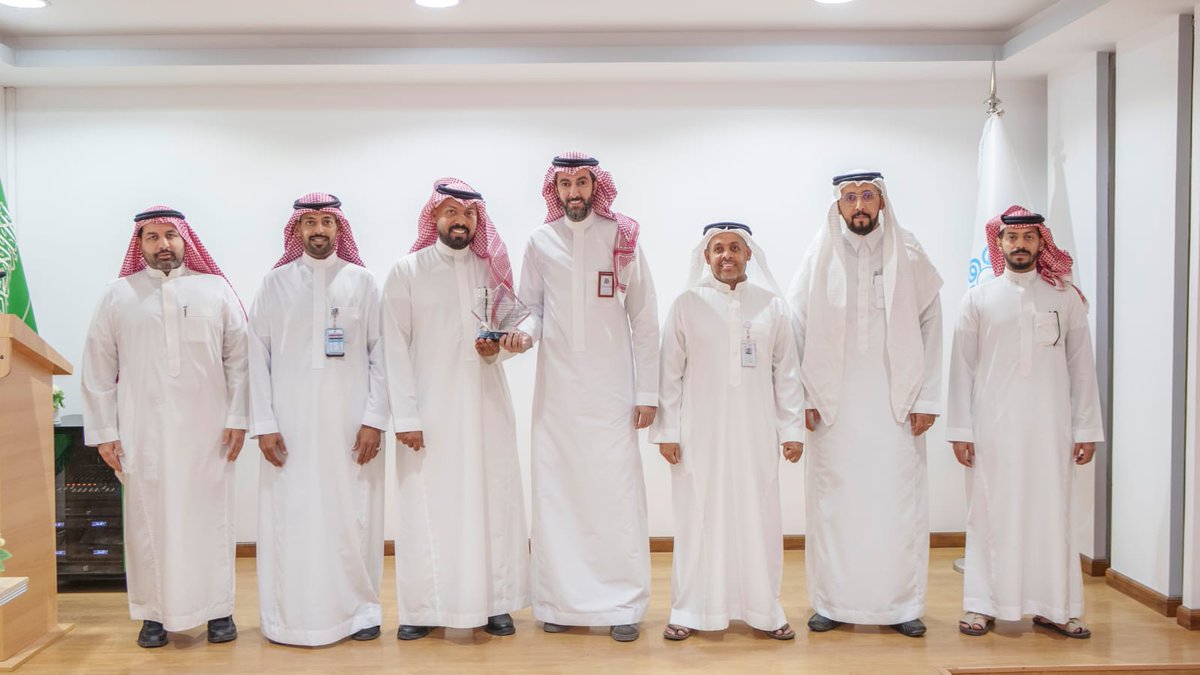 ssstdhr's tweet photo. من فعاليات تكريم برامج (أبريل ومايو)🚀

سعداء في #SATHR بختام 4 برامج قيادية لمنسوبي #مستشفى_الإمام_عبدالرحمن_الفيصل

وتتويجاً لنجاح المرحلة، تم تسليم الشهادات للمتدربين وتقديم درع شكر لسعادة مدير المستشفى د. خالد السنيدي على دعمه اللامحدود🏆

#الموارد_البشرية #التدريب_والتطوير https://t.co/wevsS0luTW