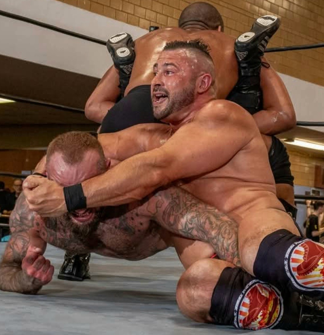 wresadam's tweet photo. Pro Wrestling Tag Team Action - love some double teaming!!!
#prowrestling #wrestlers #prowrestlers #wrestlingfetish #gaywrestling #hot #trunks #bulge #bulgemen #gay #thicc #gayprowrestling #muscle #tagteam #doubleteam https://t.co/K43fMyPfTp