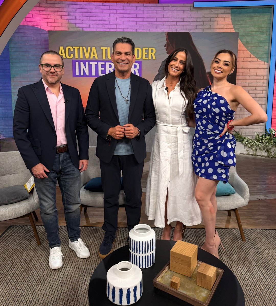 saleelsoltv's tweet photo. Gracias por acompañarnos en el foro de #SaleElSol, @cala 
Te deseamos mucho éxito en cada una de las fechas de “Código Riqueza”. 🙌 ¡Siempre es un gusto recibirte! https://t.co/uSwxabpwH8
