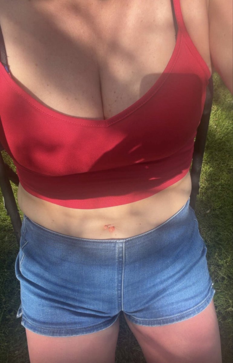 Dani_4fun's tweet photo. I’m new here but thought I’d try to post for #milfmonday and get some honest feedback of me (30-something) and if I should continue to post and play here? Lmk your thoughts thanks https://t.co/Fx5NWbDUAs
