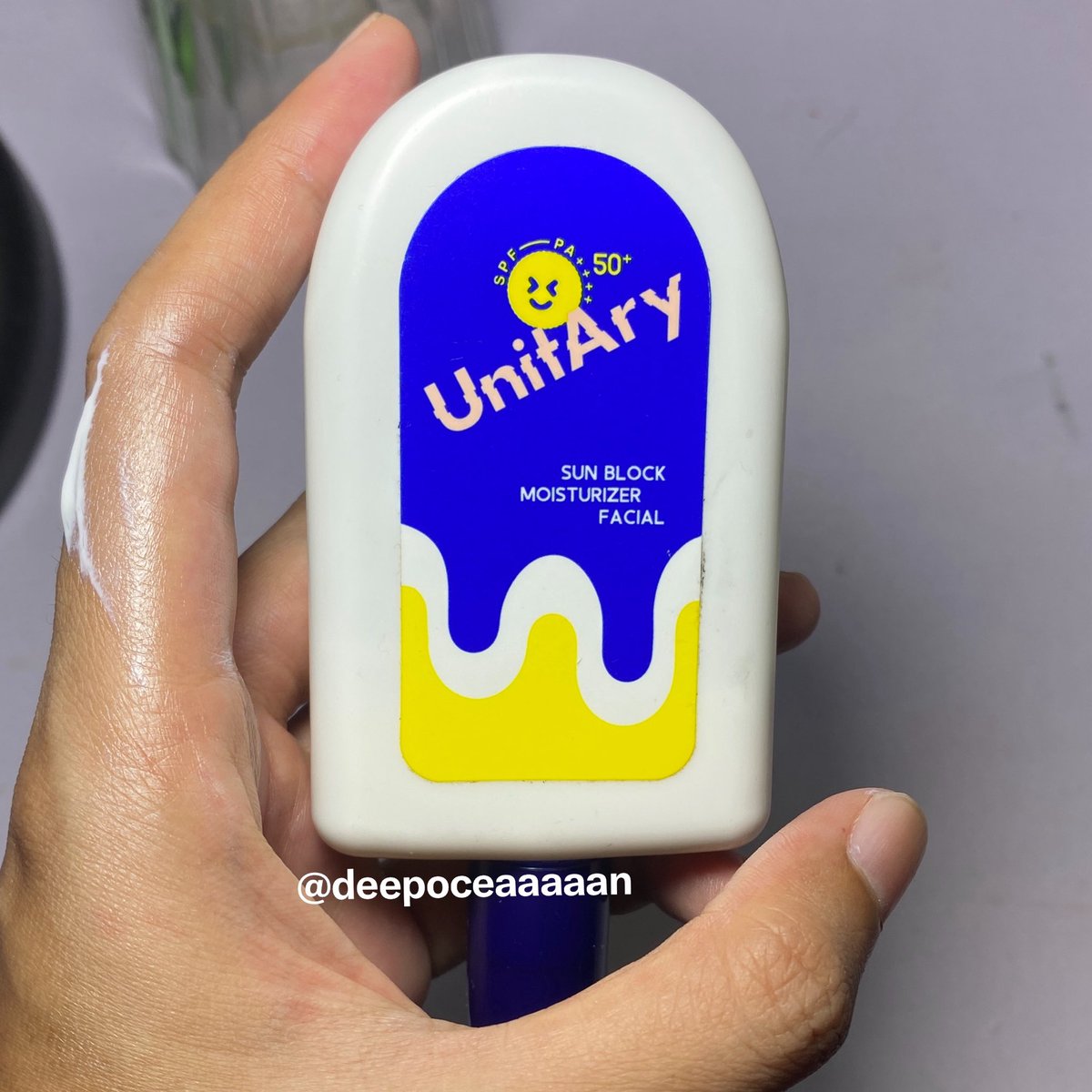 deepoceaaaan's tweet photo. @itsmochilatte tim pake unitary karena
spf udah 50++ PA✅
harga under 50 rb✅
no whitecast✅

aku pake yang ini karena type kulitku normal to dry

https://t.co/SkbSDsVDPJ https://t.co/DduVfiCXdm