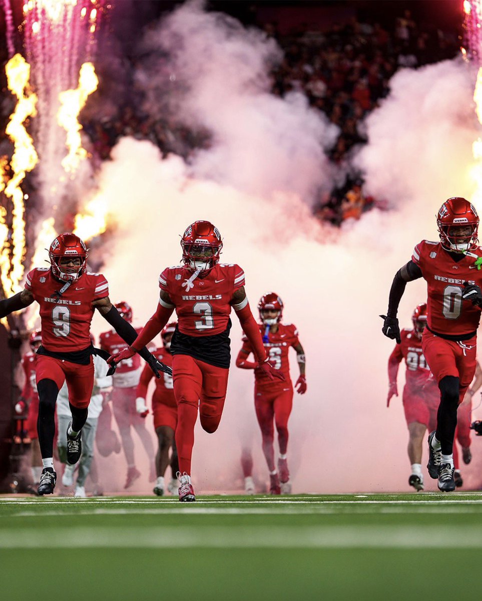 Joshuathe87's tweet photo. WOW‼️ I’m extremely blessed to receive an offer from @unlvfootball via @randy_knows  @Rivals @RivalsHS @247Sports @247recruiting @D1RecruitNation @Benjamin_Report @305Sportss @HerreraRecruits #gorebels #agtg https://t.co/j8bG7nQdSc