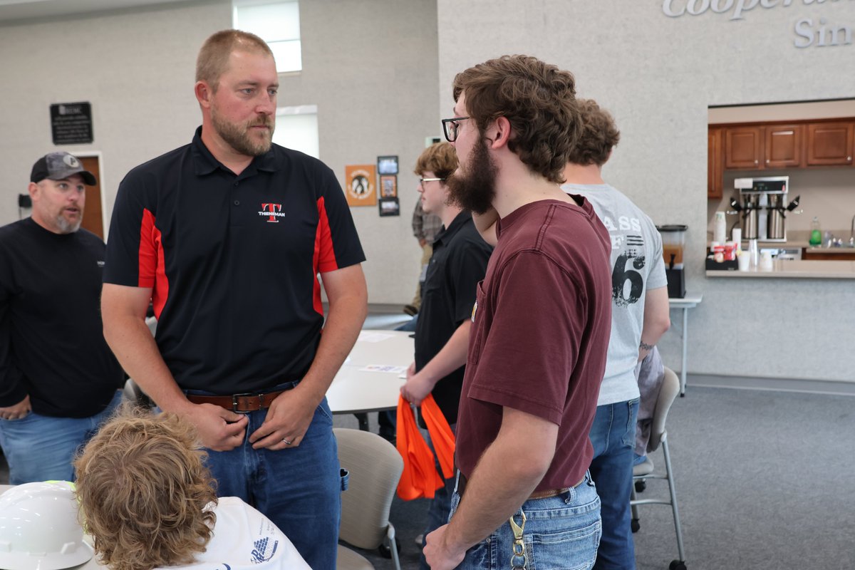 IndianaLaborers's tweet photo. On signing day at the @CastleCareer, these students officially committed to launching their careers as apprentices with Laborers Local 1112.

Right after graduation, they will start working at Thieneman Construction and Poindexter Excavating. 

#LIUNA #feelthepower #UnionStrong https://t.co/7cNKUJQeTy