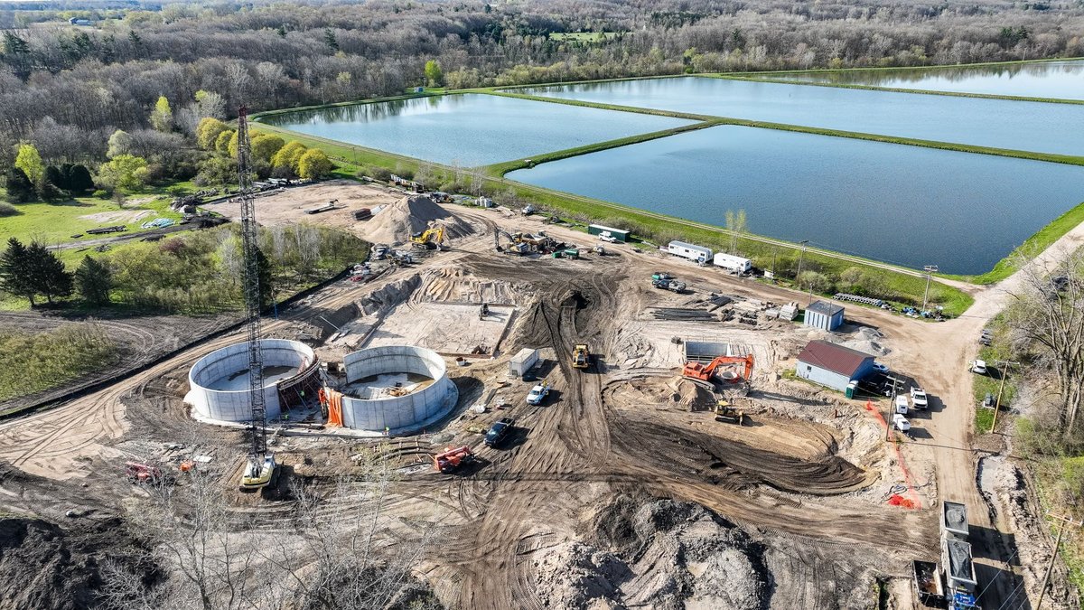 MichiganEGLE's tweet photo. Celebrating over $10 billion in wastewater and drinking water projects funded through Michigan’s State Revolving Funds: https://t.co/Cp0mDlDywC #InfrastructureWeek #MIEnvironment https://t.co/Zyfp17ZXC9