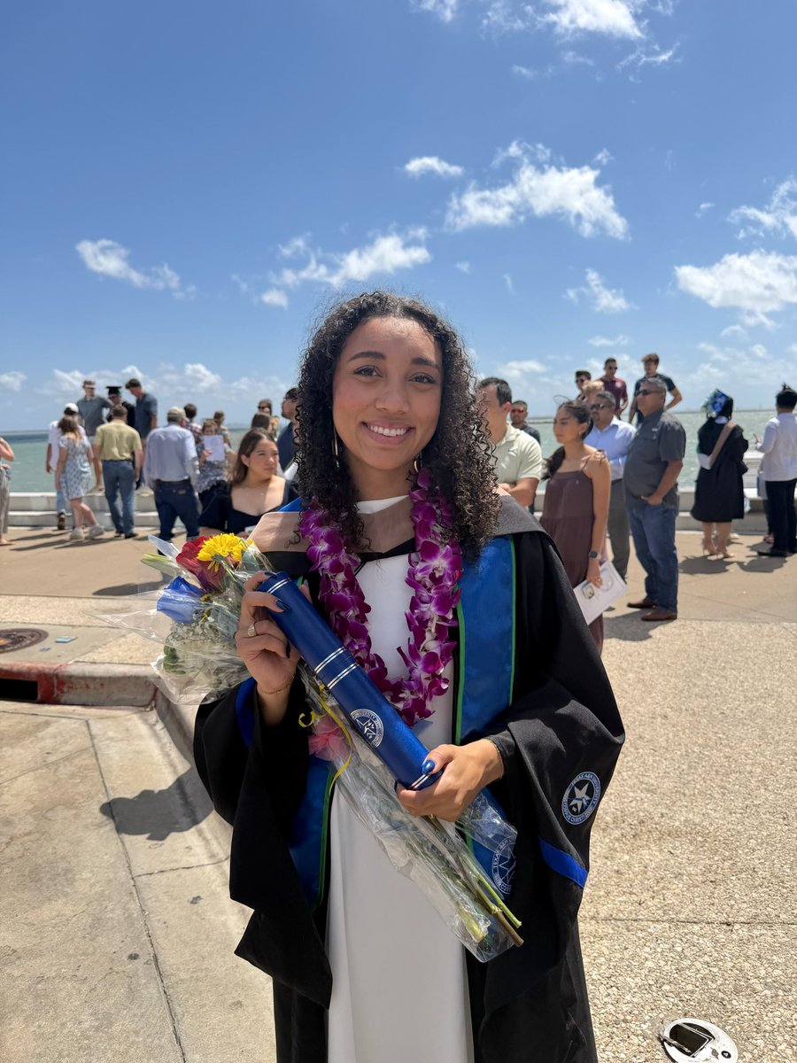 IslandersSoccer's tweet photo. Hats off to these graduates! 🎓🎓

We are so proud of our 4 graduates! Cheers to Mai Lisa Atis, Katie Porter, Emma Crump, and Russell! We cannot wait to see all the good you all will go on to do! Your Islander Family will always be cheering you on! 💙💚

#ShakasUp https://t.co/GqsjdNGCLO