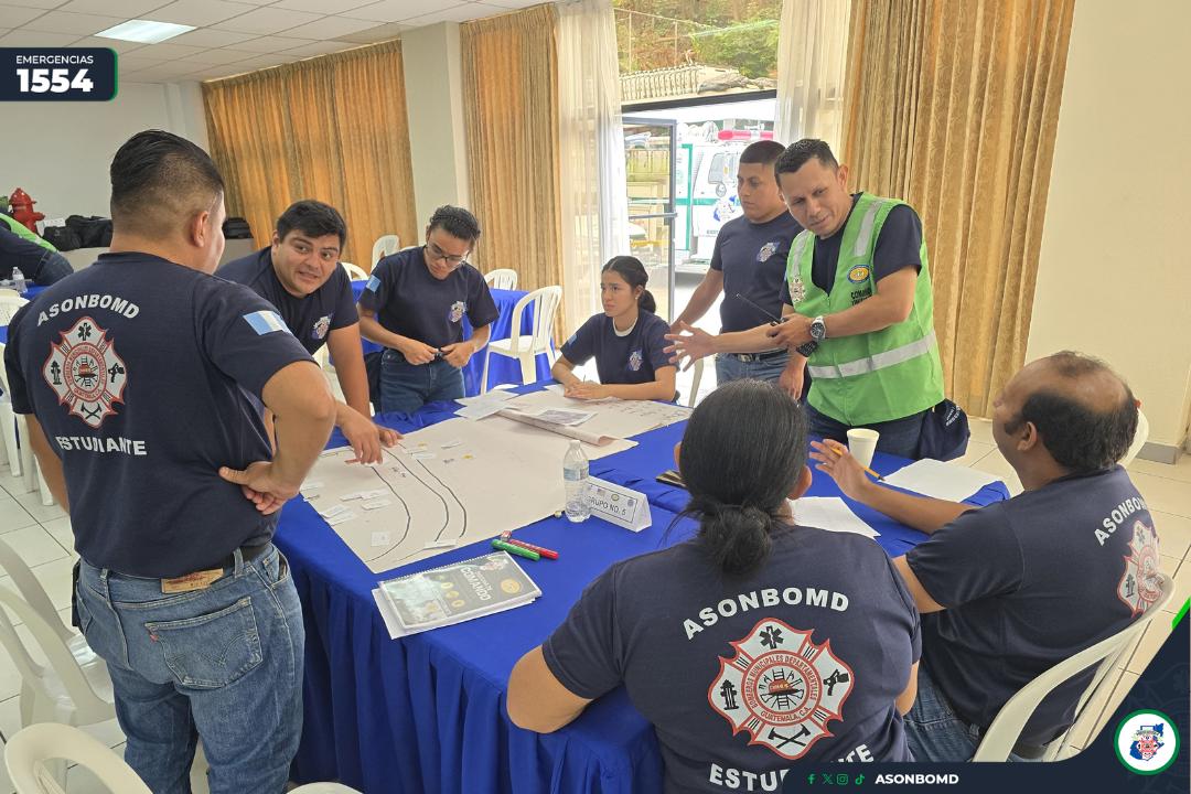 ASONBOMDGT's tweet photo. 📌 #AcademiaASONBOMD #CBSCI | Estudiantes de primer ingreso reciben el Curso Básico de Sistema de Comando de Incidentes (CBSCI) 🚨👨🏻🚒
Durante este fin de semana, en las instalaciones de la Academia de la Asociación Nacional de Bomberos Municipales Departamentales (ASONBOMD), estudiantes de primer ingreso a Bombero Profesional de Tercera Clase recibieron el Curso Básico de Sistema de Comando de Incidentes (CBSCI), impartido por instructores de ASONBOMD.
El objetivo de este curso es fortalecer los conocimientos y habilidades de los futuros bomberos, permitiéndoles establecer y aplicar un Sistema de Comando de Incidentes como primeros respondedores ante cualquier tipo de emergencia.
#AcademiaASONBOMD #ASONBOMD #Emergencias1554