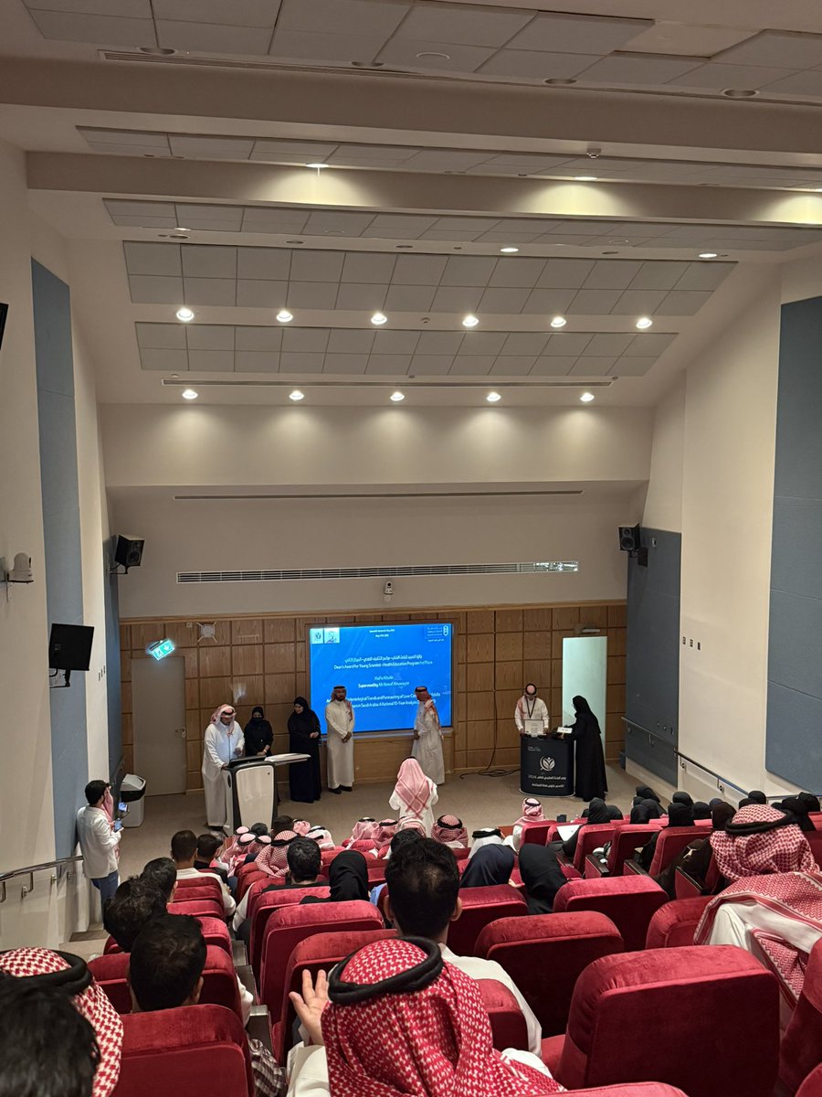 BlablYwsf's tweet photo. الحمدلله تم تكريمي لمشاركتي في تنظيم الملتقى العملي و من ضمن افضل اللحضات الشباب المنظمين اذ هم اطلق شباب تعرف�� عليهم 
#جامعة_الملك_سعود #صحة_الأسنان
#صحة_المجتمع #كلية_العلوم_الطبية_التطبيقية
#البحث_العلمي https://t.co/OSfrbv0KTG