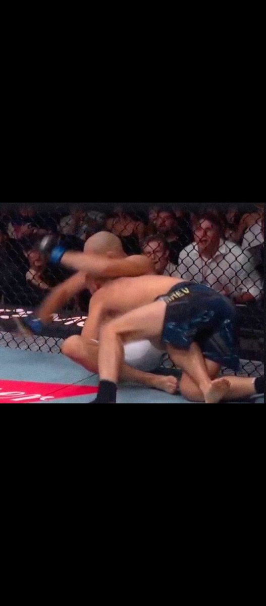 Alistair Overeem tweet media