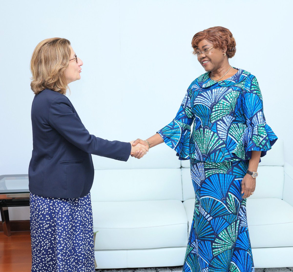 CI_Diplomatie's tweet photo. Madame Nialé KABA, Ministre d’État, Ministre des Affaires étrangères et de la Coopération internationale, a accordé une audience à Mme Rita Laranjinha, Envoyée spéciale du Portugal pour l’Afrique. Au menu des échanges le renforcement de la coopération des deux pays.
#maeci https://t.co/A3MptrzSw5