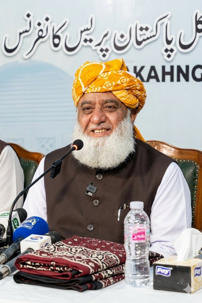 JUI_SHP's tweet photo. یہ ہنسی نہیں، سیاست کی اک پوری کتاب ہے،
جسے پڑھنا ہر ایک کے بس کا کہاں جناب ہے! https://t.co/qzZF3yHmmb