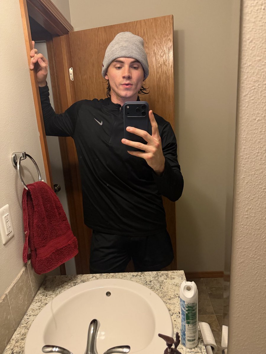 CalvinMickles's tweet photo. Very chill 8 mile run at a 8:20 pace. Currently running 3x a week and this would be considered a slower run for myself (even tho I need to be running slower on these). https://t.co/ERQO8B4aUH