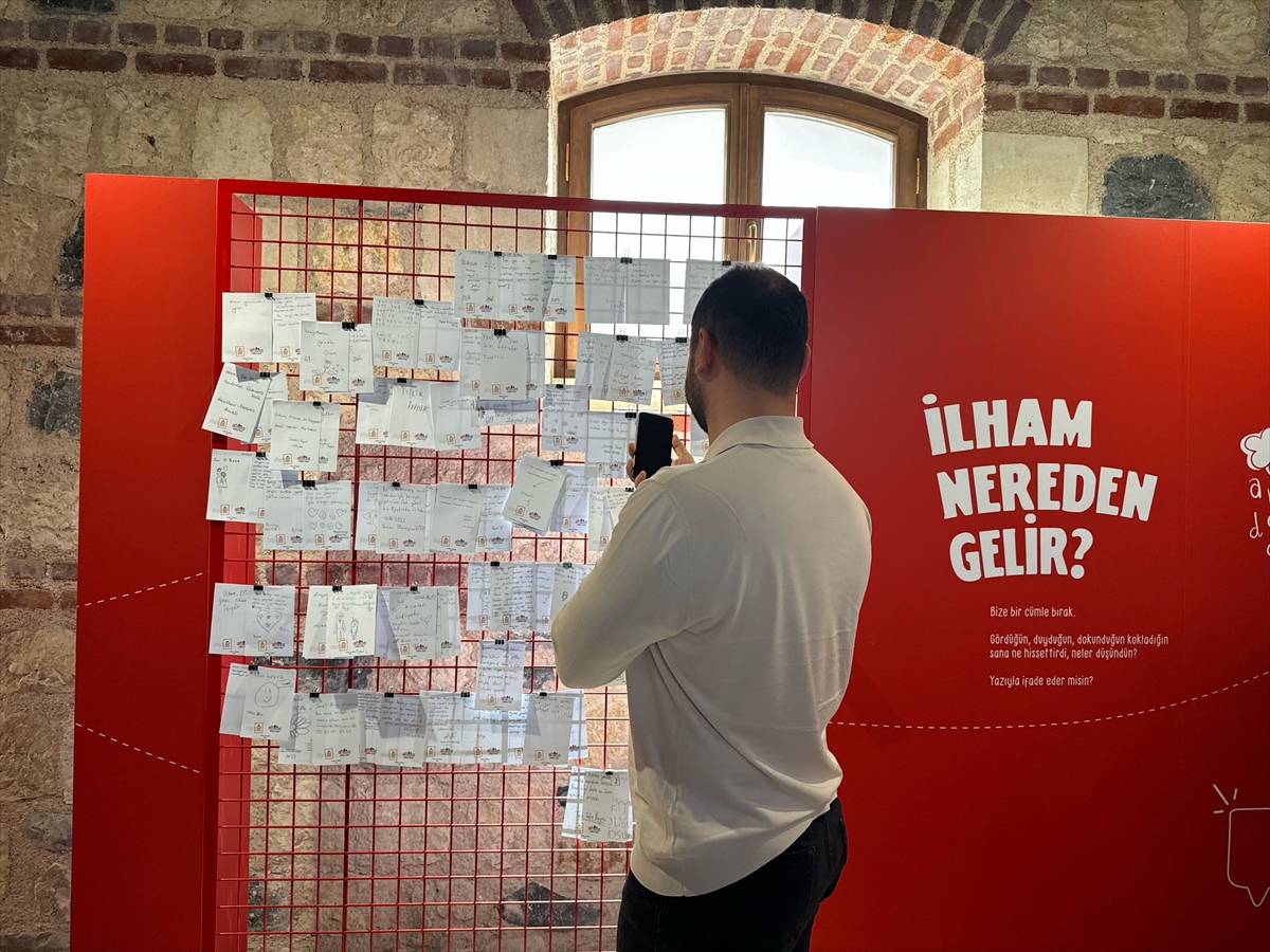 aakultursanat's tweet photo. 📚 Rami Çocuk ve Sanat Bienali'ndeki "Kitabın Serüveni" sergisi, kitabın mutfağını ziyaretçilere açıyor 

🎨 Bienalin "Resimli Çocuk Kitapları" teması çerçevesinde hazırlanan sergi, 15 Haziran'a kadar ücretsiz olarak ziyaret edilebilecek
https://t.co/5JaYUTQE5l https://t.co/gkJAKCFMDg