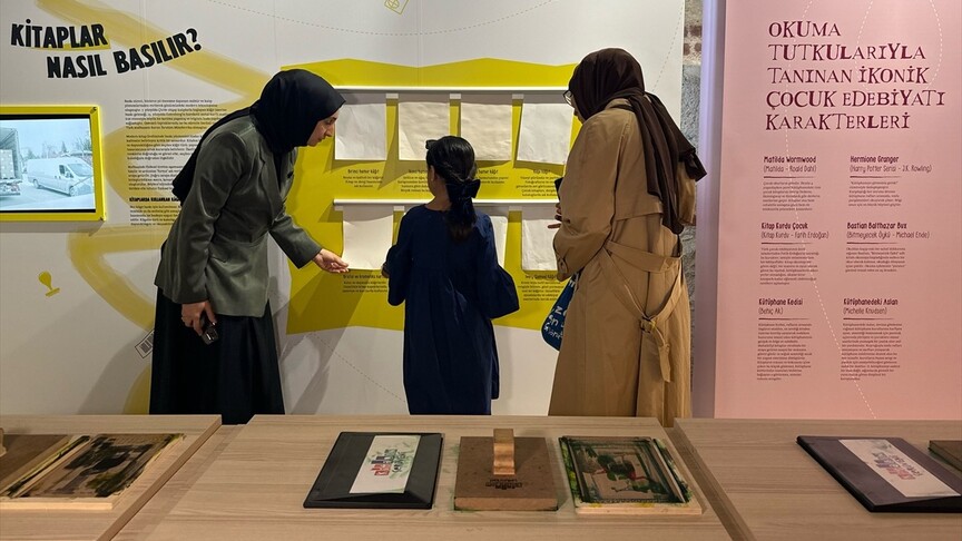 aakultursanat's tweet photo. 📚 Rami Çocuk ve Sanat Bienali'ndeki "Kitabın Serüveni" sergisi, kitabın mutfağını ziyaretçilere açıyor 

🎨 Bienalin "Resimli Çocuk Kitapları" teması çerçevesinde hazırlanan sergi, 15 Haziran'a kadar ücretsiz olarak ziyaret edilebilecek
https://t.co/5JaYUTQE5l https://t.co/gkJAKCFMDg