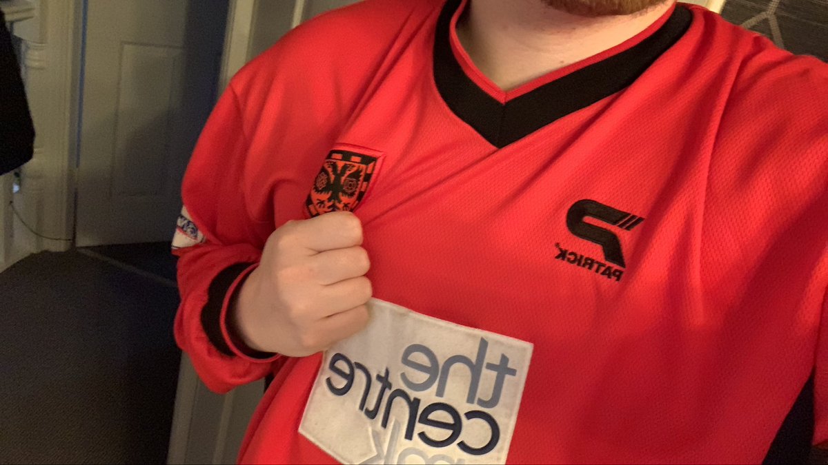 willmears115's tweet photo. @MKDHistorical @harriesdon87 @DonsUnplugged @DonsAction @MK1Podcast I’ve got a long Sleeved, Match worn Andersen Shirt. https://t.co/oPzu1vFxrv