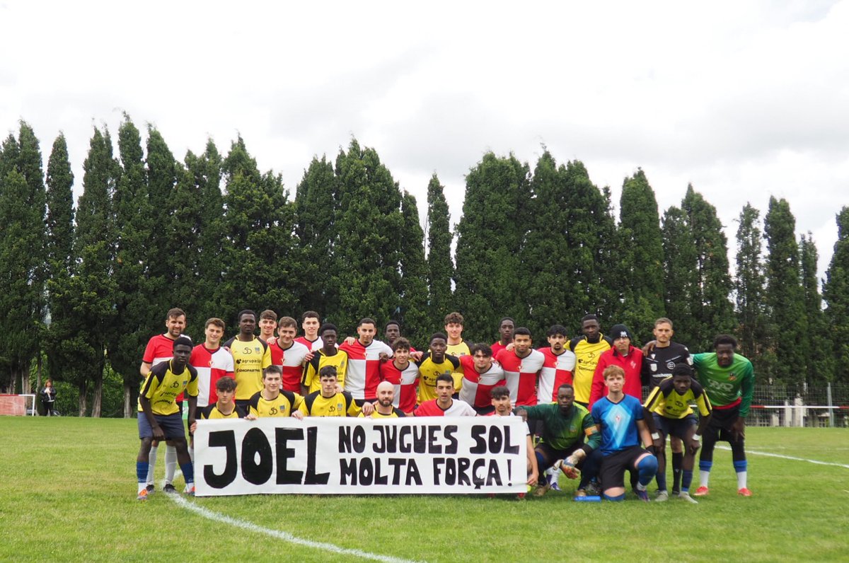 CFLesPlanes's tweet photo. 𝐉𝐎𝐄𝐋, 𝐍𝐎 𝐉𝐔𝐆𝐔𝐄𝐒 𝐒𝐎𝐋

🫂 El suport d’un club i un poble per tornar-te a veure aviat a la grada del Guàrdia i Roda. 

🫶 Agraïts també al @aelacanya per acompanyar-nos en aquest bonic gest.

💪 Molta força valent! https://t.co/zmYZ2PlgJ7