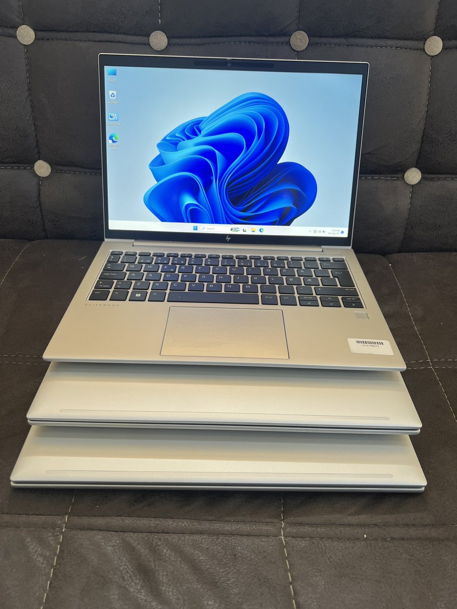 HabibLight02's tweet photo. Direct UK 🇬🇧 Used Hp Elitebook 835 G9
📌 Processor: Amd ryzen 5 pro 
📌 Generation: 12th gen
📌 Memory: 16gb ram
📌 Storage: 256gb ssd
📌 Keyboard light: ✅
📌 Face ID
📌 Screen size: 13 inch 
📌 Battery health: Excellent 
Price 🏷️ 420k

DM via WhatsApp no: 09033666302 https://t.co/9sP4TJ99Q2