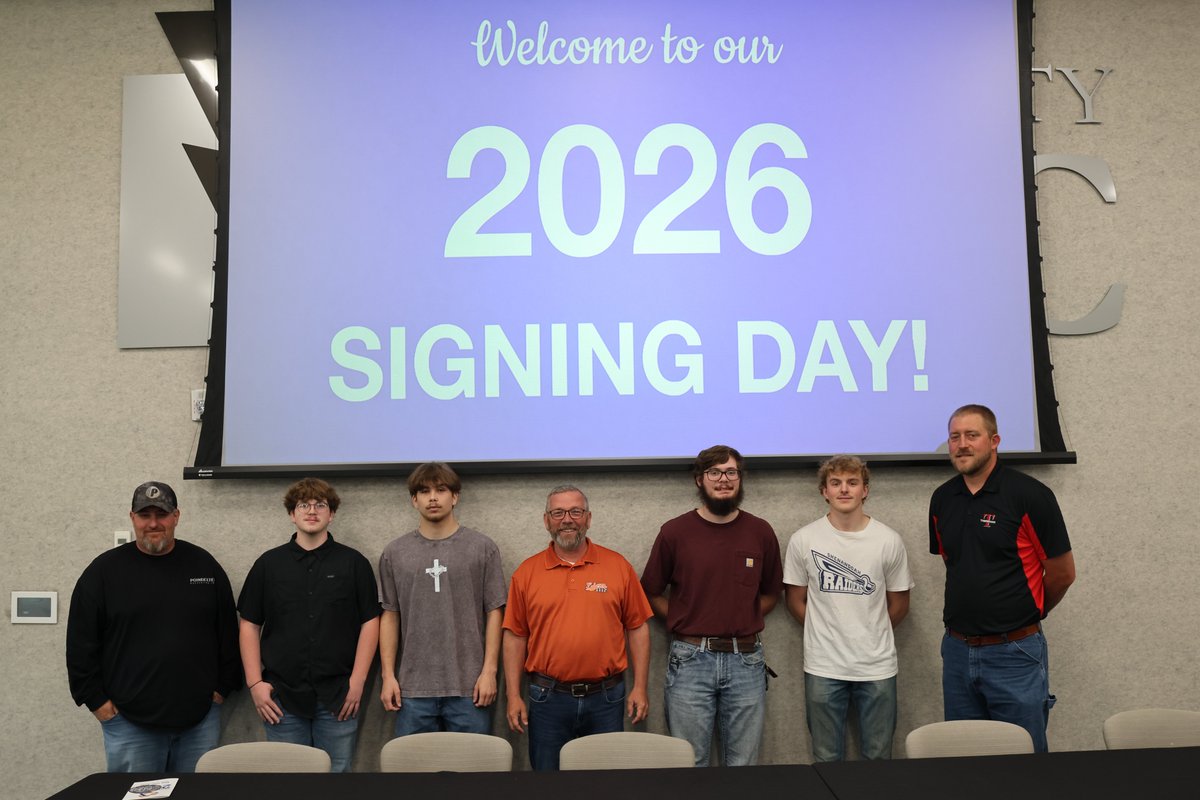 IndianaLaborers's tweet photo. On signing day at the @CastleCareer, these students officially committed to launching their careers as apprentices with Laborers Local 1112.

Right after graduation, they will start working at Thieneman Construction and Poindexter Excavating. 

#LIUNA #feelthepower #UnionStrong https://t.co/7cNKUJQeTy