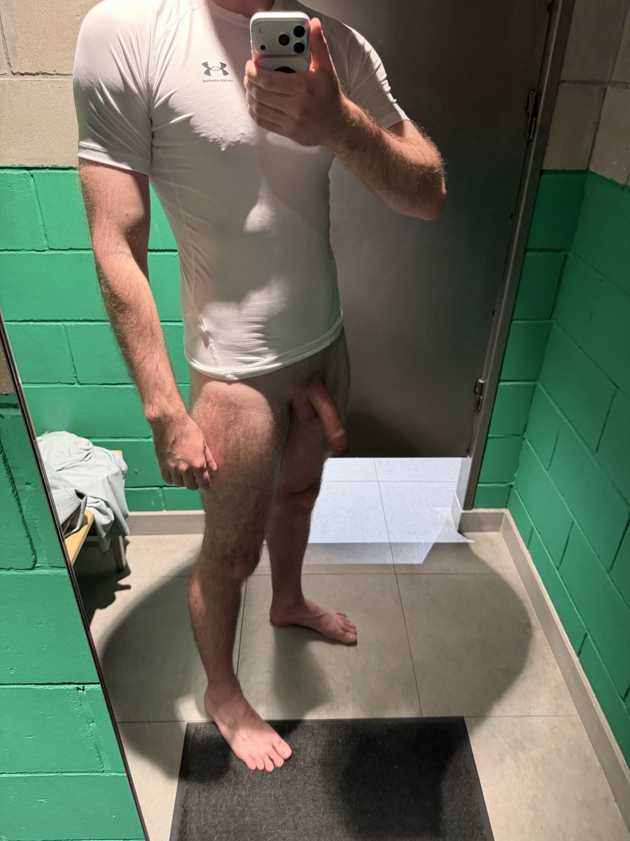 nilncgeen's tweet photo. Does this t-shirt suit me? https://t.co/6hXcLWUbs9