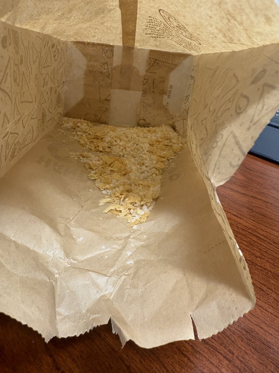 ADornski's tweet photo. @ChipotleTweets I received some chips with my salt. https://t.co/vblPjEIyxG