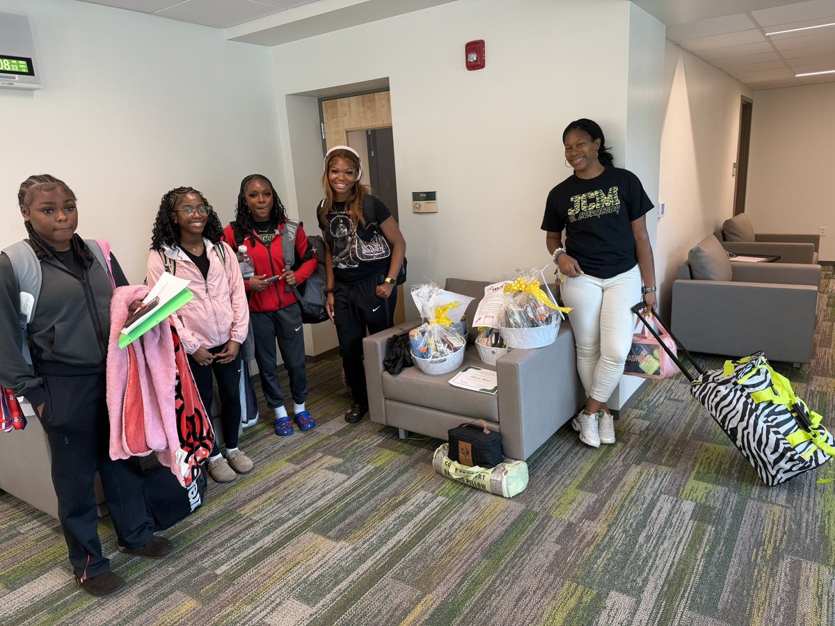 JCMAthletics's tweet photo. These Cougars are headed to Knoxville for the state track meet so we had to send them off with our love and appreciation! Good luck, ladies!! @RamonicaD @ap_baker1 @JCMCougars @JCM_ECH @JMCSchools https://t.co/bo09ymnp6i
