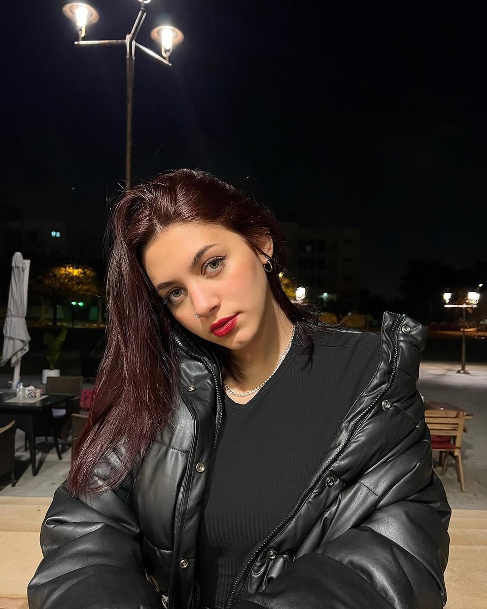 rt8rd's tweet photo. نظراتها قاتلة ✨ https://t.co/9aplZpxCgE