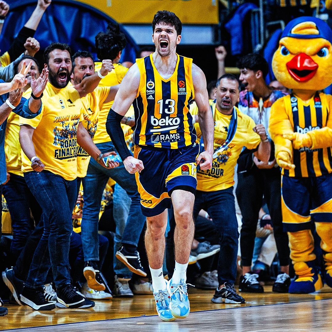 hizlihucum's tweet photo. 🗣️🟡🔵 Tarık Biberovic: "Fenerbahçe'de kalma konusunda motivasyonum peş peşe 2 kez EuroLeague şampiyonluğuydu.

Geçen yılki şampiyonluktan sonra sabah 5'te otelin lobisinde Saras'la bunu konuşuyorduk. En büyük motivasyonum buydu." (S Sport) https://t.co/oxvOnYG0y6
