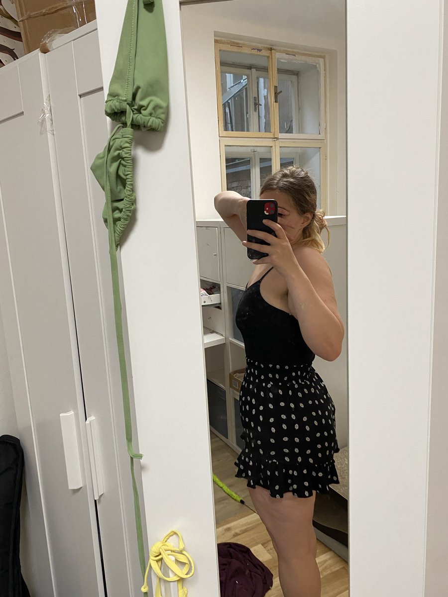 _silly_jane's tweet photo. Ong guys i fit shorts made for 15 year olds which is huge bcs i would not be able to fot them the way i was at 15 lol https://t.co/flxn9nXPrv