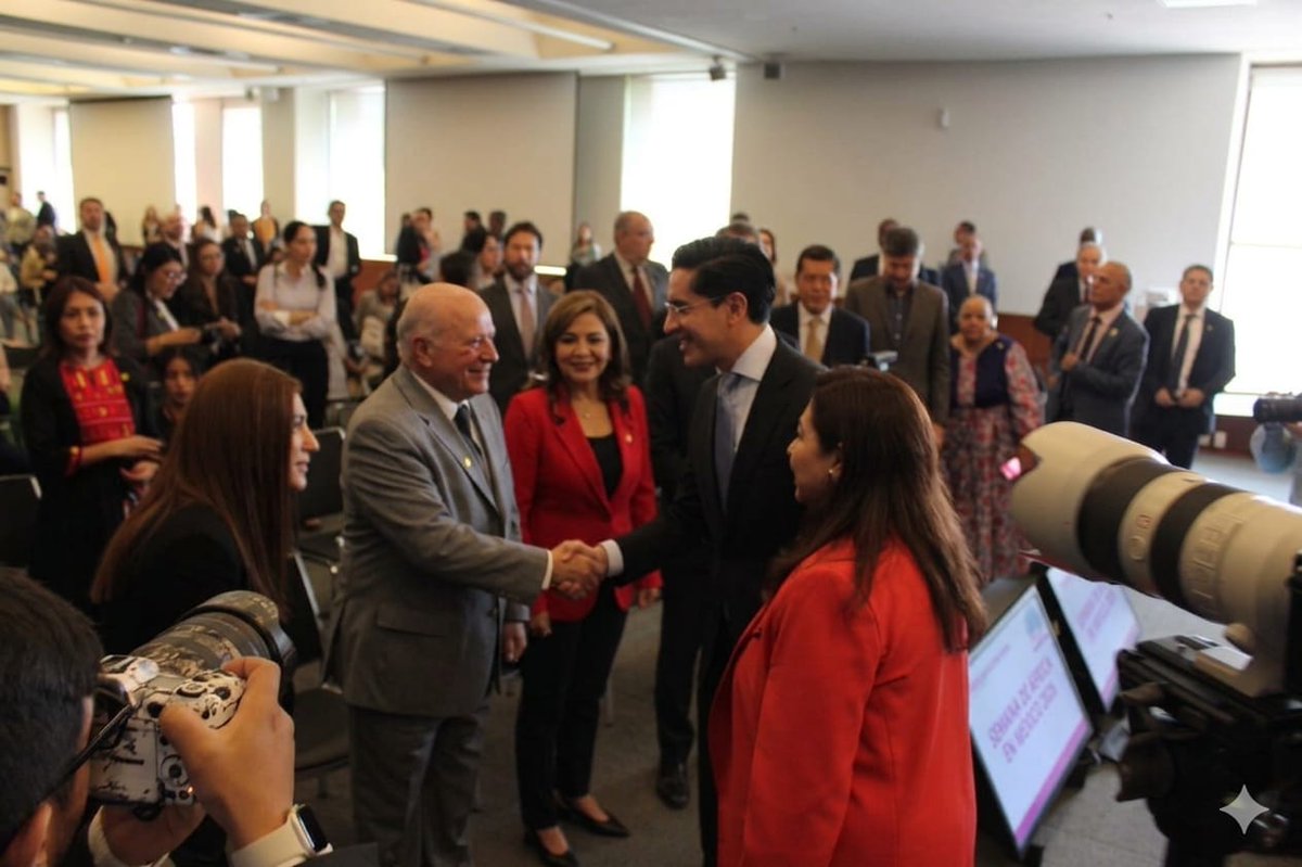 MoroccoInMEX's tweet photo. S.E el Embajador  Abdelfattah Lebbar, asistió a la inauguración de la Semana de África en México, acto presidido por el Canciller, Roberto Velasco Álvarez; la subsecretaria, María Teresa Mercado Pérez; y el Embajador de Côte d’Ivoire en México y decano del grupo africano. https://t.co/3BucCO0vdx