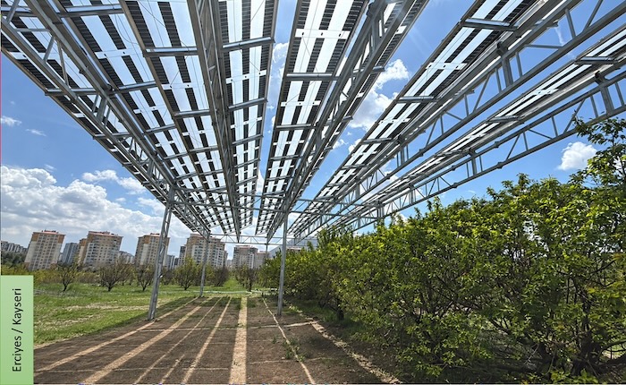 enerjigunlugu's tweet photo. Çiftçilikle güneşten elektrik üretiminin aynı anda yapılmasını sağlayacak güneş santrali modelleri üzerinde çalışan ODTÜ GÜNAM, elektrikli otobüslere güneş paneli giydirme projesi hazırlıyor https://t.co/1YRfe71ZFA #odtugunam #agroPV #elektrikliotobus #gunespaneli #gunes #solar #enerji @talatozden @odtu @medayioglu @mehmetkara2007