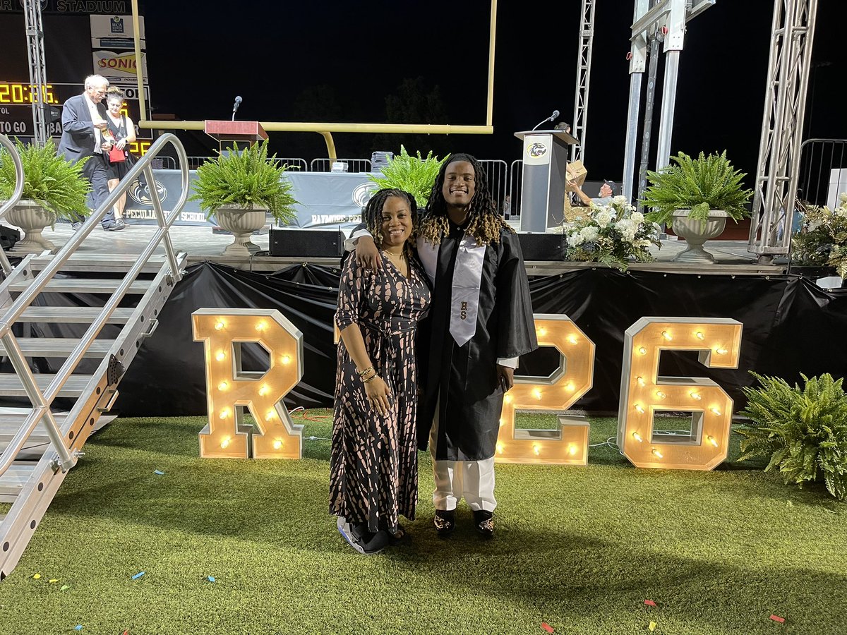 DezephenWalker's tweet photo. I am Thankful and Blessed to have officially graduated! These past 4 years have been a long journey and a testimony to my life. I am forever grateful for my opportunities and the people i've meet along the way. On to the next chapter! 🖤💯 #AGTG https://t.co/ymH586pY7i