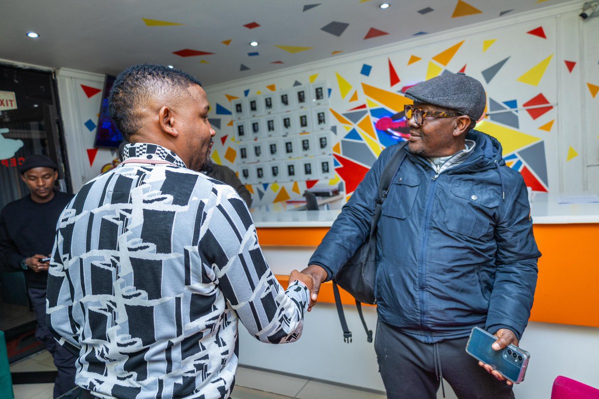EFFGautengProv's tweet photo. 🚨In Pictures🚨 

The EFF Gauteng Chairperson and MEC for Finance, Commissar @DungaLeko arriving at @jozifm for a conversation with Collen Hans on the state of Gauteng finances and the program of action. 

#EFFinGovernment https://t.co/0vfZii6Zev