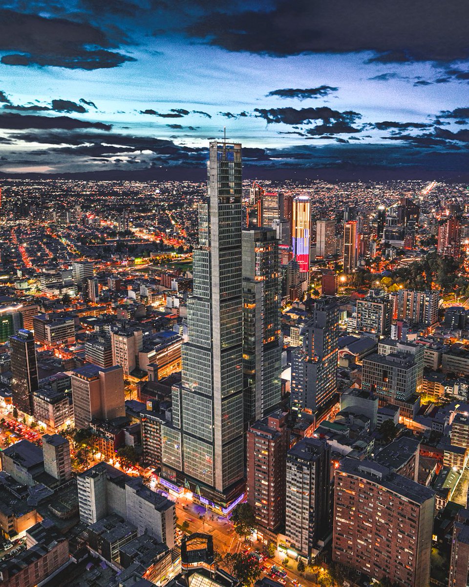 ViajandoPorCol's tweet photo. Bogotá, Colombia. 🇨🇴 
📸: world_walkerz https://t.co/b9inwnrzMp