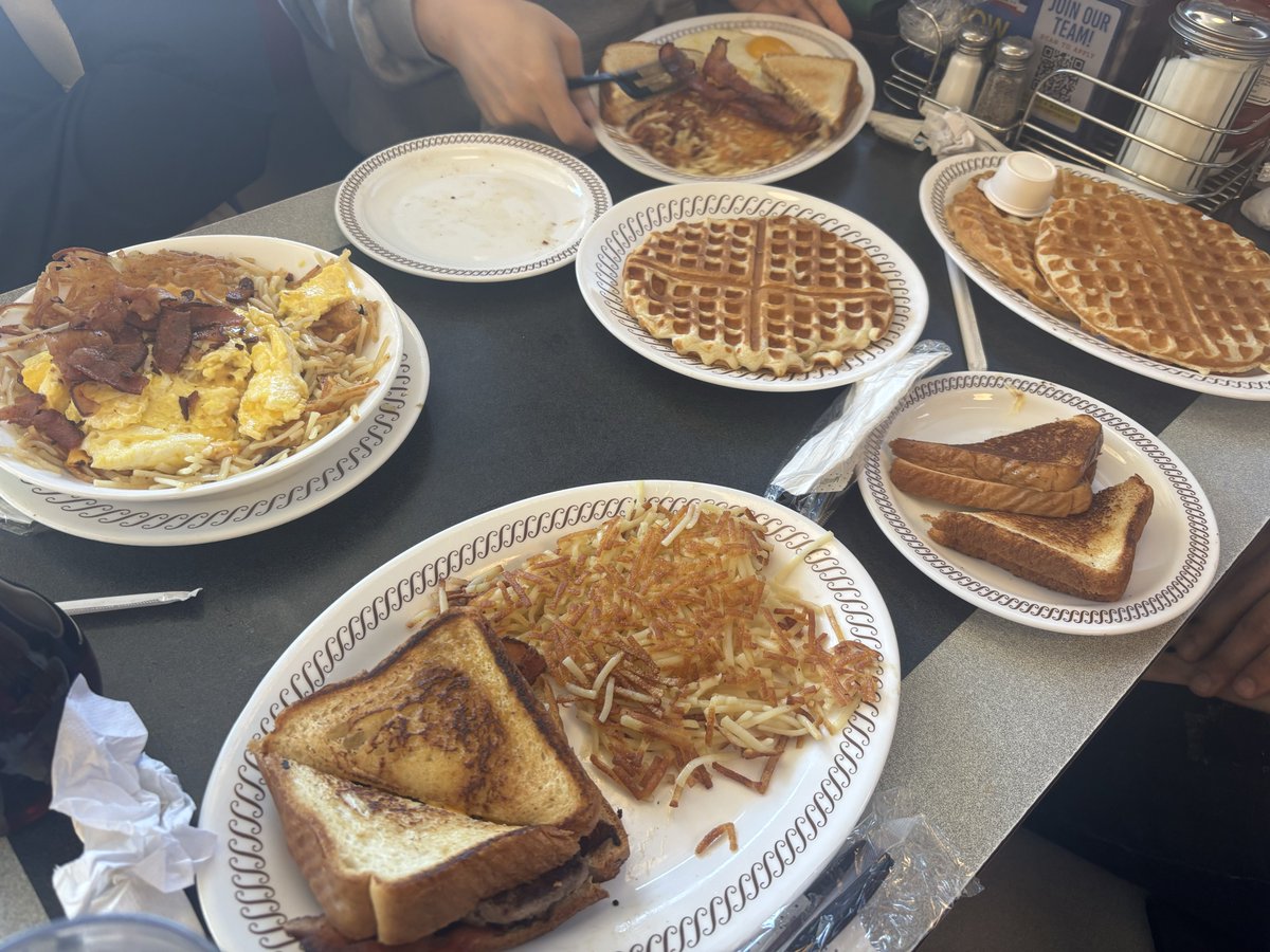 jojotaro1039's tweet photo. アメリカのご飯美味しい https://t.co/KuIjAW9ph1