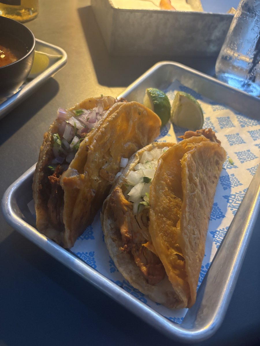 jojotaro1039's tweet photo. アメリカのご飯美味しい https://t.co/KuIjAW9ph1