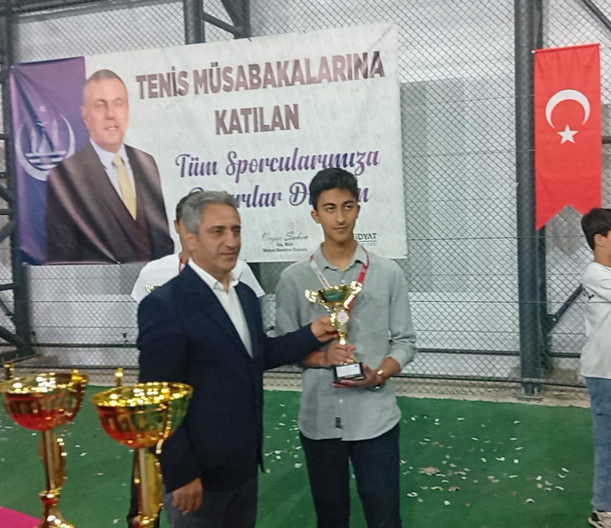 MidyatFen's tweet photo. 19 Mayıs Gençlik ve Spor Bayramı için yapılan satranç turnuvasında öğrencilerimizden kızlarda Asmin Meryem Poyraz ilçe birincisi erkekler de Yusuf Işık ilçe ikincisi ve Ahmet Mert Yusufoğlu ilçe üçüncüsü olmuştur. Tebrikler gençler. @midyatilcemem @abdurrahimdmr47 @abdubakitek https://t.co/nIAtbLKqrt