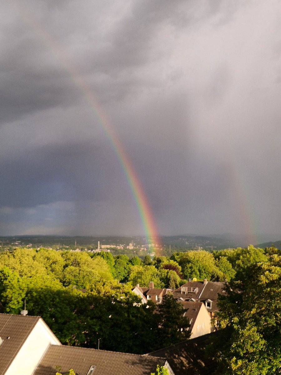 Schebo8's tweet photo. Hallo Regenbogen 🌈😎🍀

Du schönes #Ruhrgebiet 💚 https://t.co/wp8iCaDELo