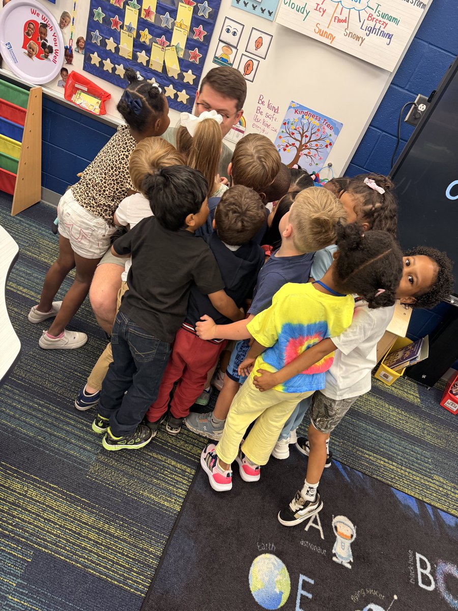 SoaringLeaders's tweet photo. Alphabet Countdown: Letter V is for Visitor! Our special visitor was Mr. Apple! The kids were soooooooo excited to see him again! He read a special book reminding us that we are all unique in our own way, yet each deeply loved. @Davis_FLE @Bjackson_FLE @stnewton9 @ForestLakeEagle https://t.co/9R4wsYlMR1