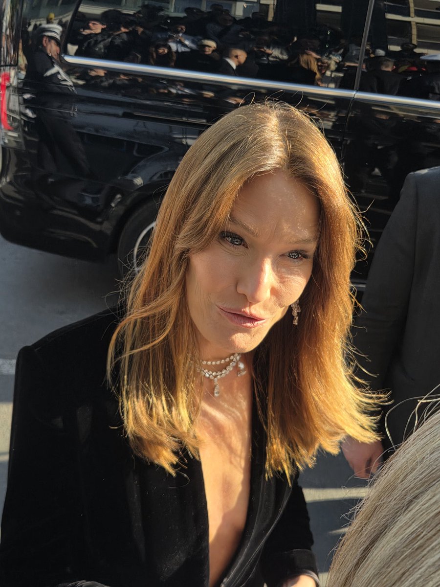 SpedaleS's tweet photo. Montée des Marches du 18 mai. Carla Bruni/ Sharon stone/Charlotte Gainsbourg/Julie Gayet https://t.co/ncFS7ymjc1